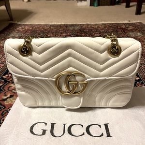 Boutique style Marmont shoulder/crossbody bag.